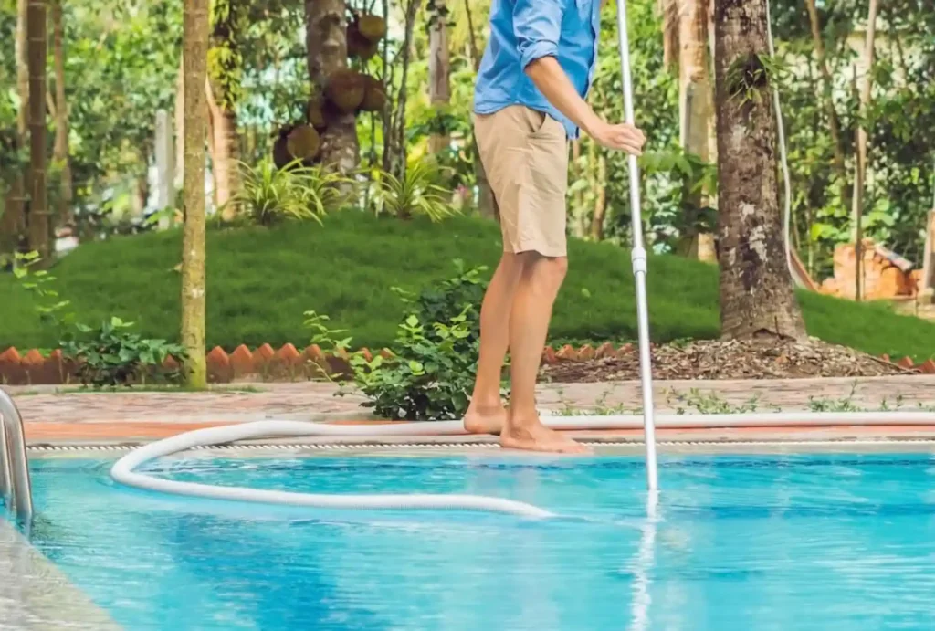 Preventing Mustard Algae in Dark-Bottom Pools